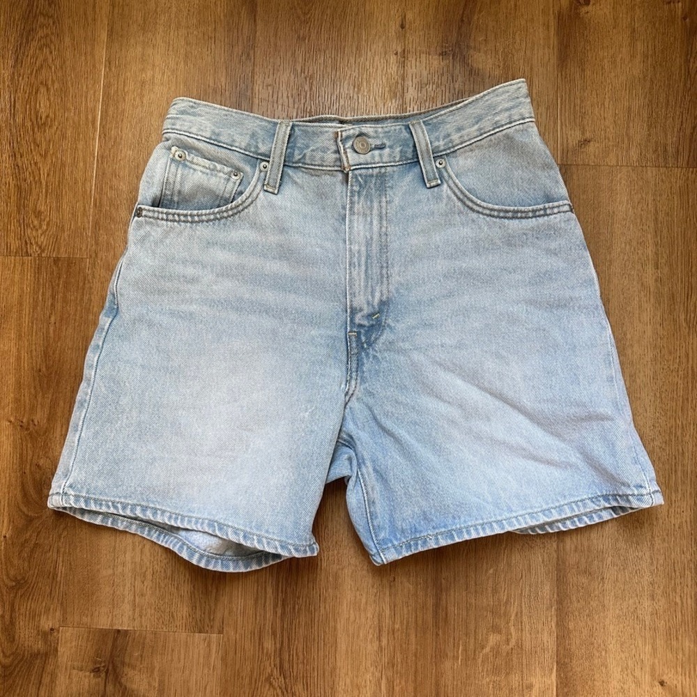 Levi's Women's Cinch Mid-Thigh Shorts Light Wash Size 26